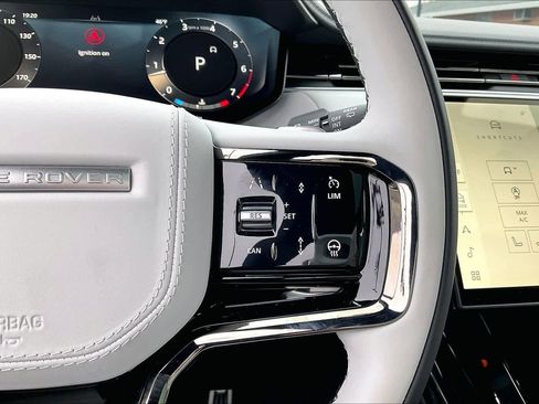 Used 2025 Land Rover Range Rover Sport Dynamic SE image 22