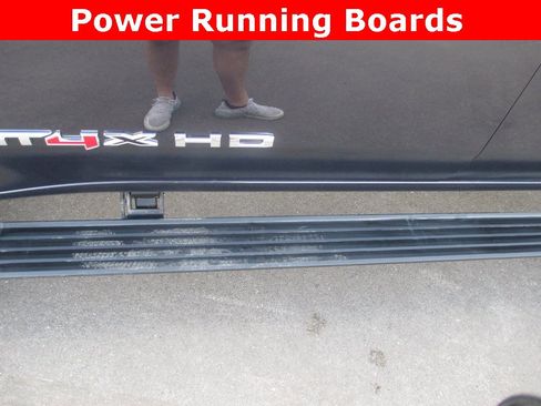 Used 2025 GMC Sierra 2500 AT4X image 17