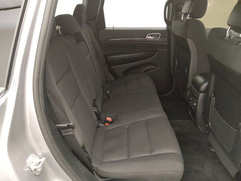 Used 2018 Jeep Grand Cherokee Laredo AWD/4WD image 19