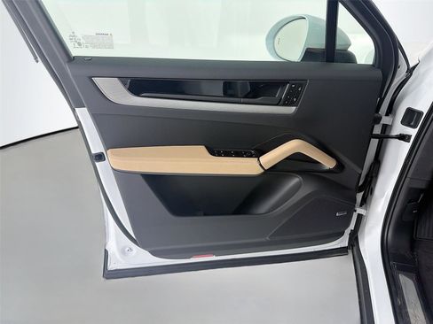 New 2026 Porsche Cayenne image 6