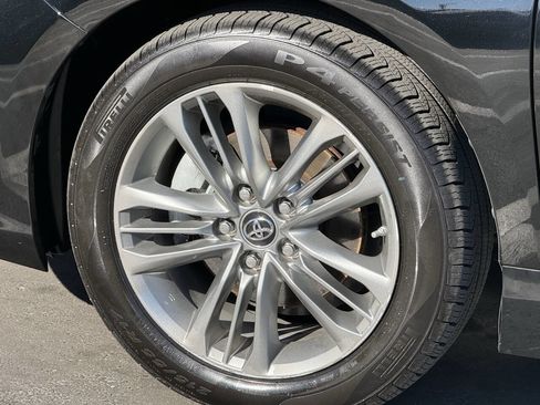 Used 2015 Toyota Camry SE image 12