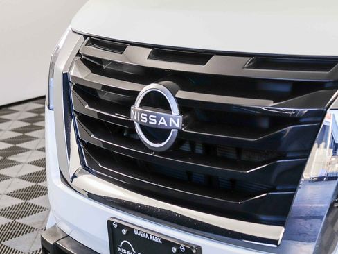 Used 2024 Nissan Pathfinder SV image 5