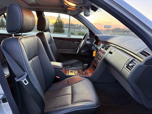 Used 2002 Mercedes-Benz E 320 4MATIC Sedan image 18