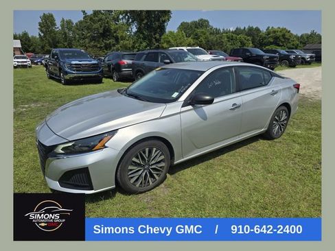 Used 2024 Nissan Altima 2.5 SV FWD image 1