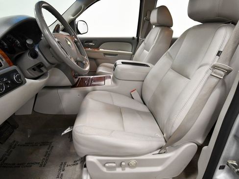 Used 2013 Chevrolet Avalanche LTZ AWD/4WD image 14