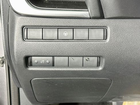 Used 2022 Nissan Rogue SV AWD/4WD image 17