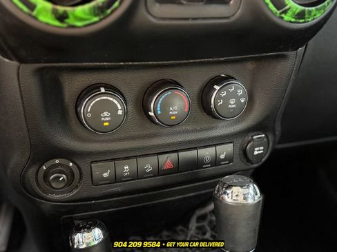 Used 2014 Jeep Wrangler Unlimited Rubicon AWD/4WD image 12