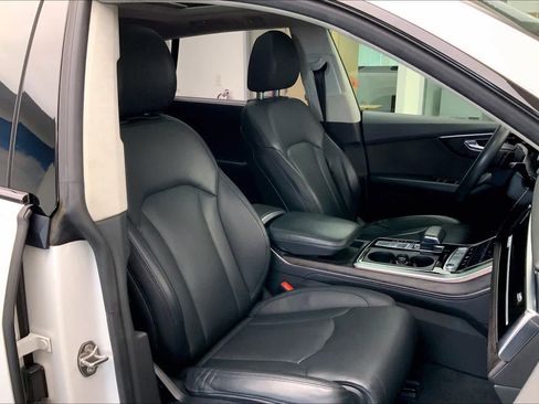 Used 2019 Audi Q8 Prestige w/ Luxury Package AWD/4WD image 8