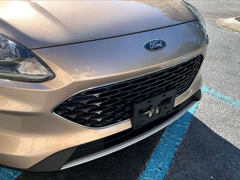 Used 2020 Ford Escape SE image 30