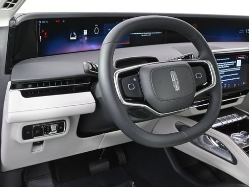 New 2026 Lincoln Nautilus Reserve AWD/4WD image 11