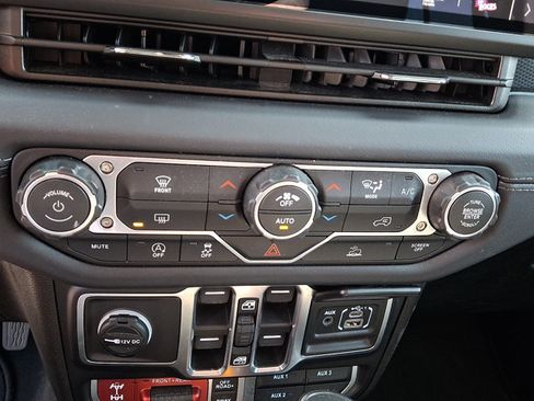 Used 2026 Jeep Gladiator Rubicon AWD/4WD image 14