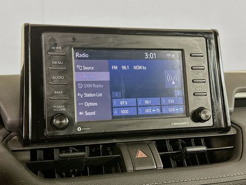 Used 2022 Toyota RAV4 LE image 21