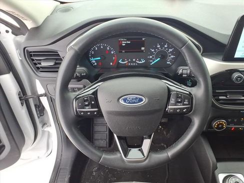 Certified 2022 Ford Escape SE w/ SE Sport Appearance Package image 18