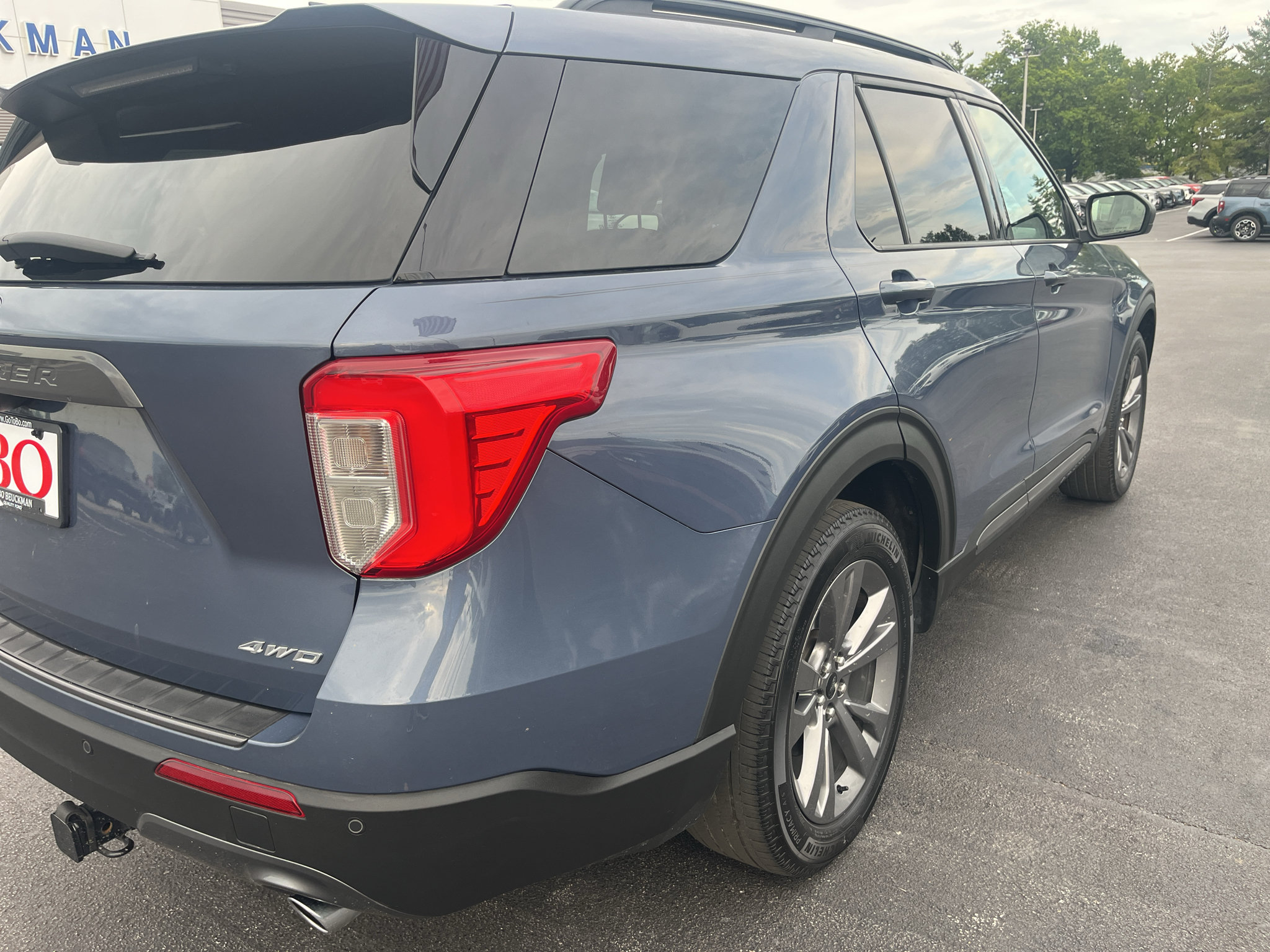 Used 2021 Ford Explorer XLT w/ Equipment Group 202A AWD/4WD image 8