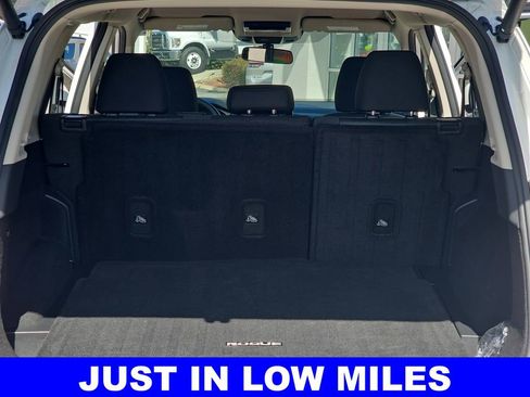 Used 2024 Nissan Rogue SV image 12