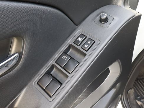 Used 2022 Nissan Frontier SV image 17