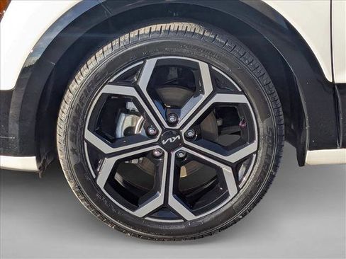 Used 2023 Kia Niro SX Touring image 28