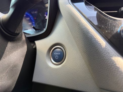 Used 2020 Toyota Corolla LE FWD image 22
