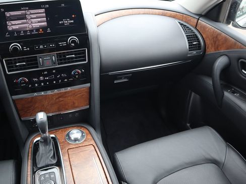 Used 2024 Nissan Armada SL image 13