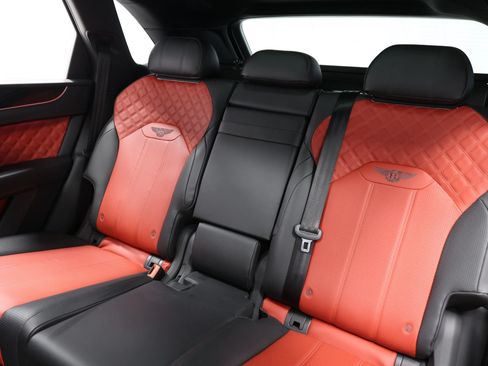 Used 2022 Bentley Bentayga AWD/4WD image 3