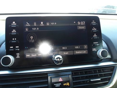 Used 2018 Honda Accord Sport image 18