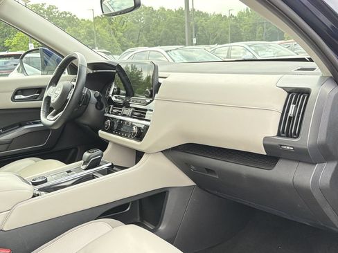 Used 2022 Nissan Pathfinder SL AWD/4WD image 21