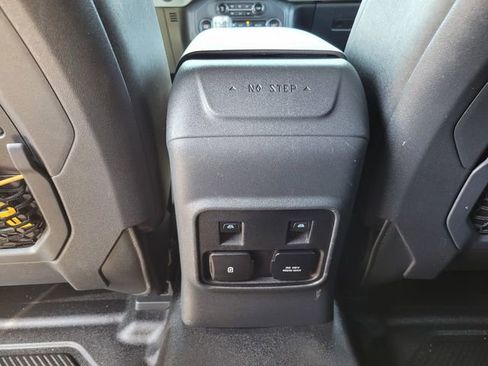 Used 2023 Ford Bronco Badlands image 17