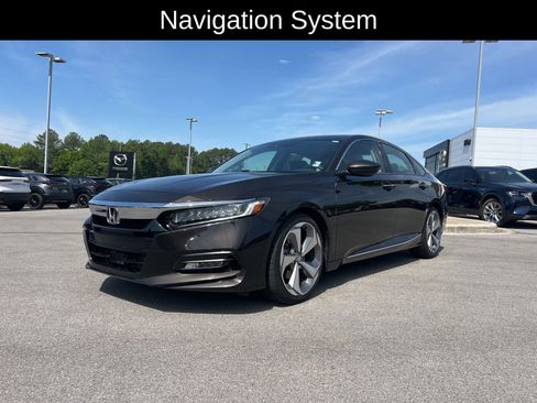 Used 2018 Honda Accord Touring image 3
