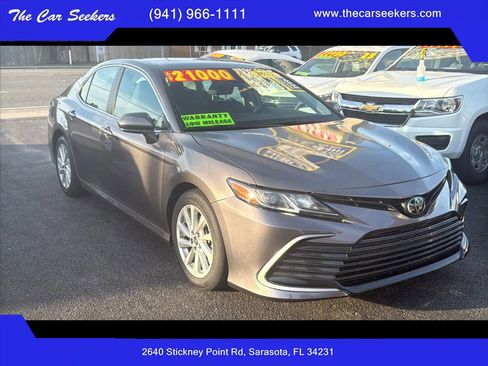 Used 2022 Toyota Camry LE image 2
