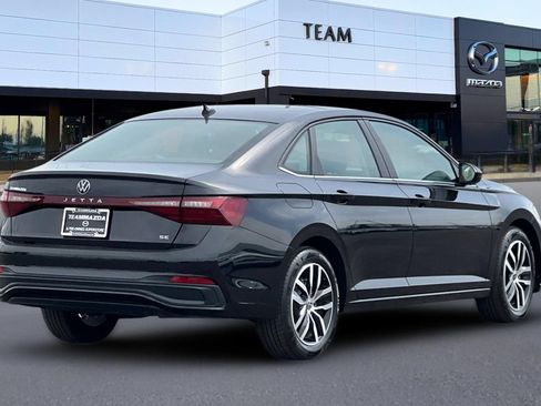 Used 2025 Volkswagen Jetta SE FWD image 4