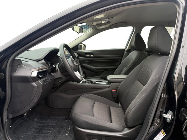 Used 2025 Nissan Altima 2.5 SV FWD image 10