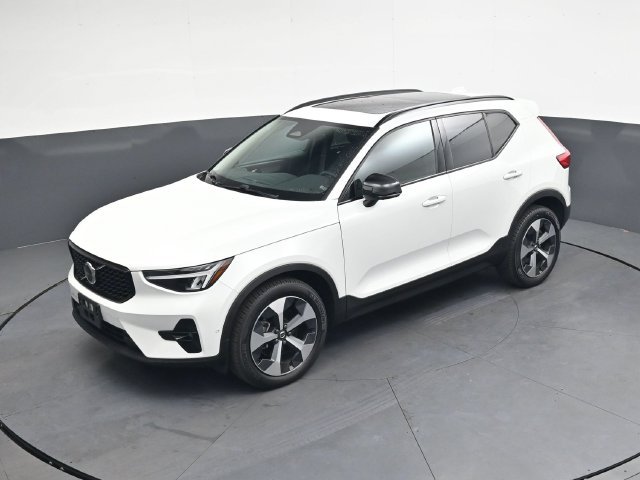 Used 2023 Volvo XC40 B4 Ultimate FWD image 27