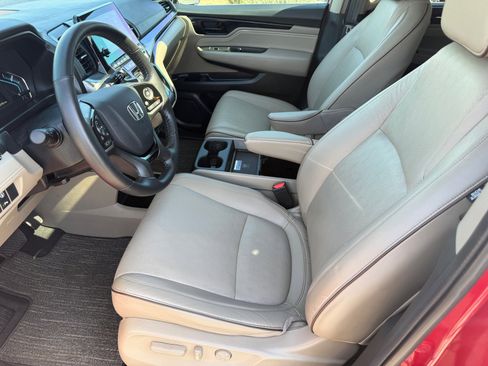 Used 2024 Honda Odyssey Elite image 11