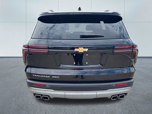 Used 2025 Chevrolet Traverse LT AWD/4WD image 3