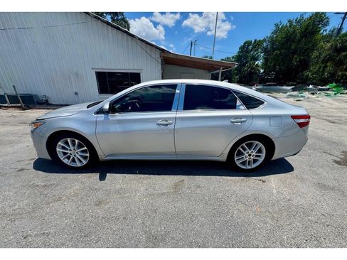 Used 2014 Toyota Avalon Limited w/ Technology Package FWD image 9