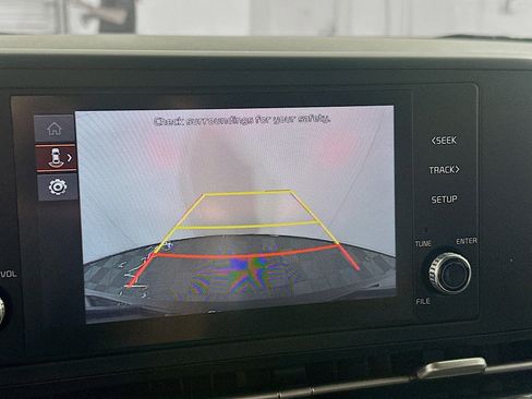 Used 2024 Kia Carnival LX image 22