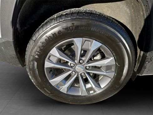 Used 2025 Chevrolet Equinox LT image 32