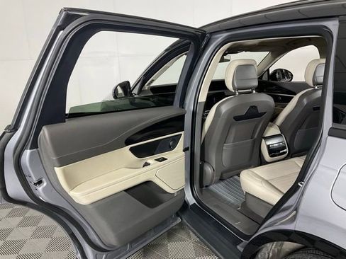 Used 2025 Lincoln Nautilus Reserve w/ Jet Appearance Package AWD/4WD image 31