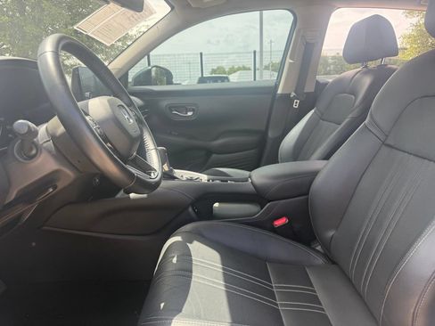 Used 2025 Honda HR-V EX-L image 10