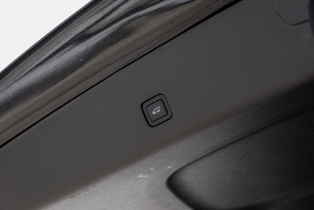 Used 2022 Chevrolet Traverse LT FWD image 58