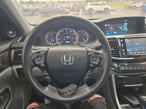 Used 2017 Honda Accord Touring image 15
