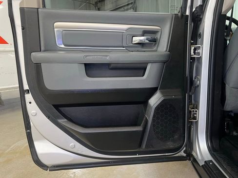 Used 2017 RAM 1500 Classic SLT AWD/4WD image 36