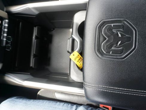 Used 2020 RAM 1500 Laramie AWD/4WD image 25