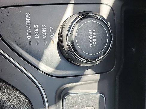 Certified 2020 Jeep Cherokee Latitude Plus w/ Cold Weather Group AWD/4WD image 6