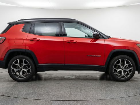 Used 2025 Jeep Compass Limited AWD/4WD image 11