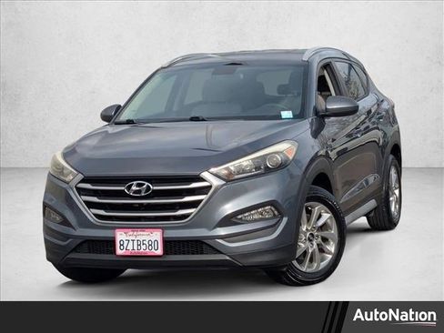 Used 2017 Hyundai Tucson SE image 1