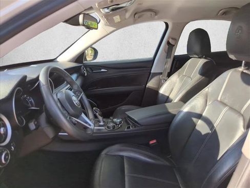 Used 2018 Alfa Romeo Stelvio AWD image 16