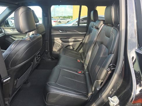Used 2025 Jeep Grand Cherokee Limited w/ Luxury Tech Group II RWD image 11
