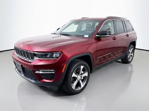 Used 2024 Jeep Grand Cherokee Limited w/ Luxury Tech Group II AWD/4WD image 3