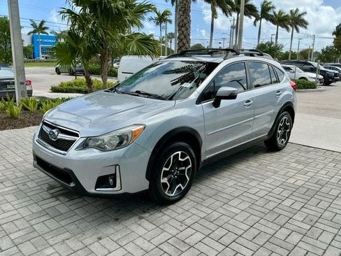 Used 2017 Subaru Crosstrek 2.0i Limited image 3